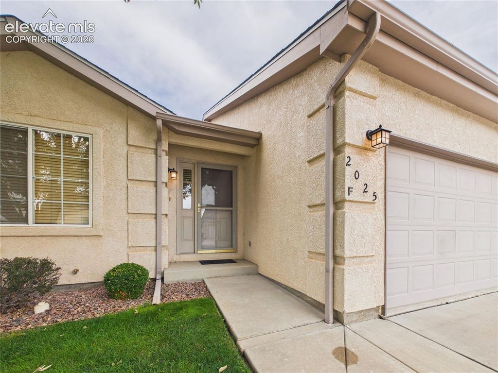 2025 Kingsroyal Boulevard F, Pueblo, CO 81005 — photo 4