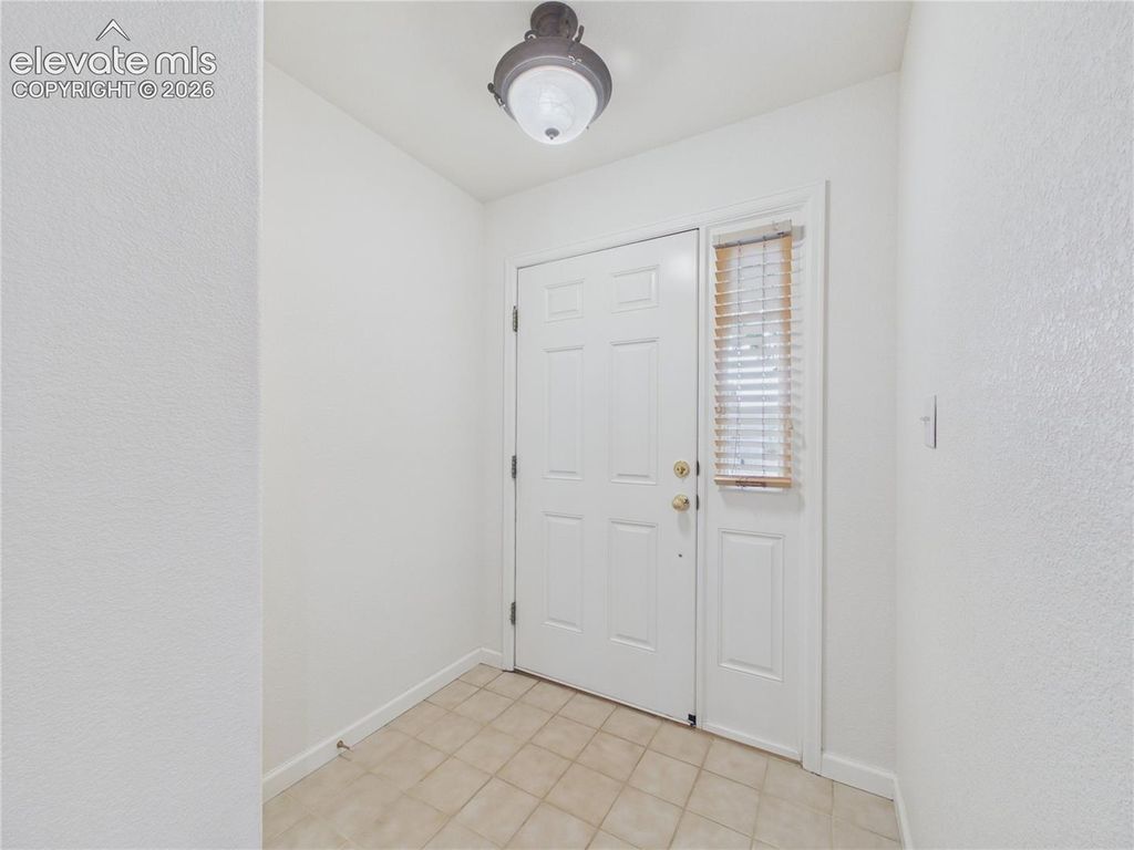 2025 Kingsroyal Boulevard F, Pueblo, CO 81005 — photo 5