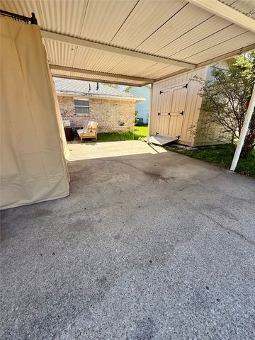 206 Matt Place, Grand Prairie, TX 75051