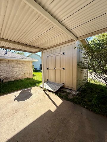 206 Matt Place, Grand Prairie, TX 75051