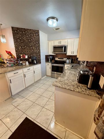 206 Matt Place, Grand Prairie, TX 75051