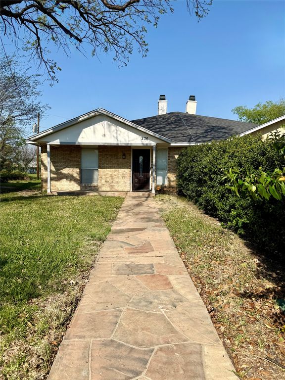 206 Matt Place, Grand Prairie, TX 75051