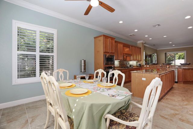 2424 Ashbridge Ln, Manteca, CA 95336