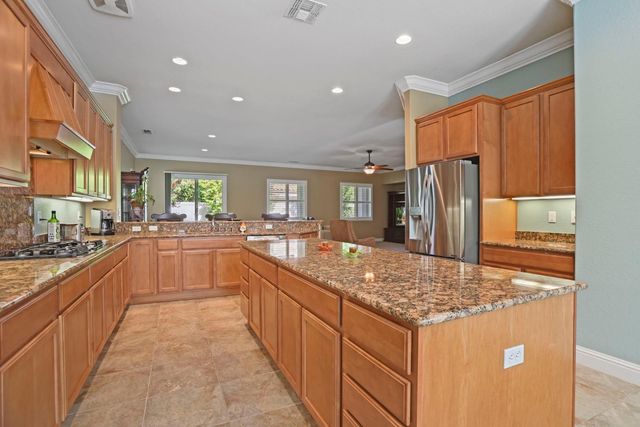 2424 Ashbridge Ln, Manteca, CA 95336