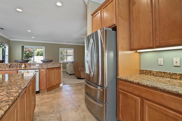 2424 Ashbridge Ln, Manteca, CA 95336