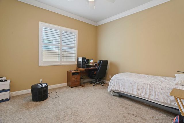 2424 Ashbridge Ln, Manteca, CA 95336
