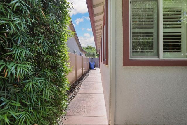 2424 Ashbridge Ln, Manteca, CA 95336