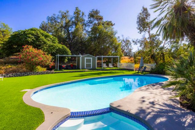 1002 Summer Glen Drive, Ramona, CA 92065