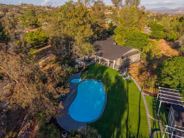 1002 Summer Glen Drive, Ramona, CA 92065