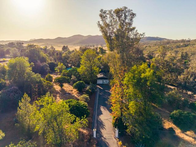 1002 Summer Glen Drive, Ramona, CA 92065