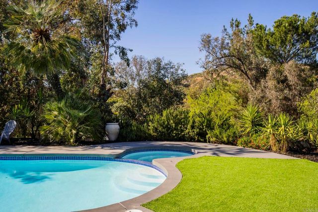 1002 Summer Glen Drive, Ramona, CA 92065