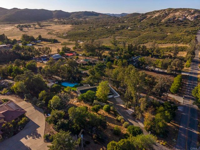 1002 Summer Glen Drive, Ramona, CA 92065