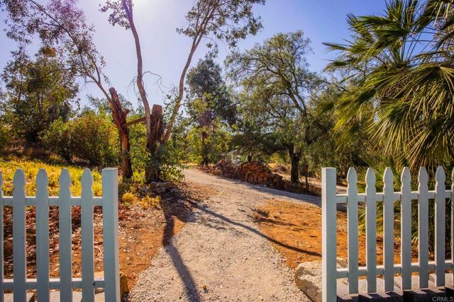 1002 Summer Glen Drive, Ramona, CA 92065