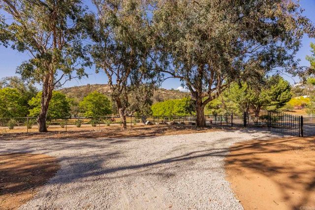 1002 Summer Glen Drive, Ramona, CA 92065