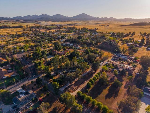 1002 Summer Glen Drive, Ramona, CA 92065