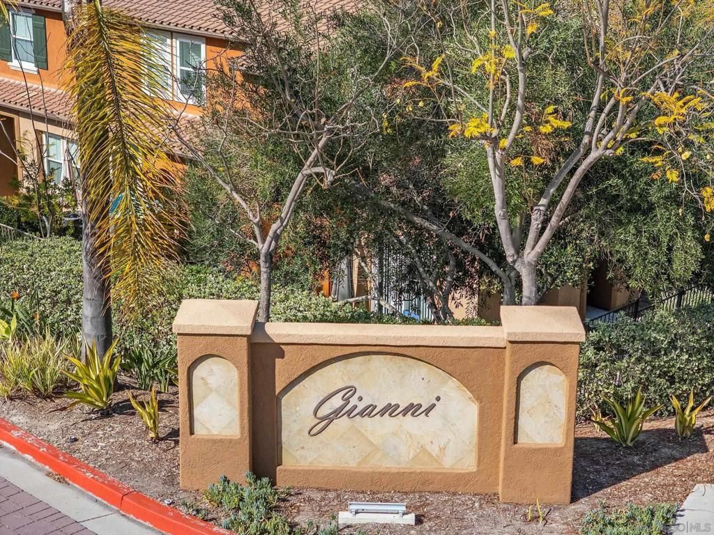 17071 Calle Trevino 8, San Diego, CA 92127