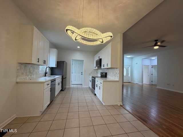 25 Bedding Place, Johnson City, TN 37604