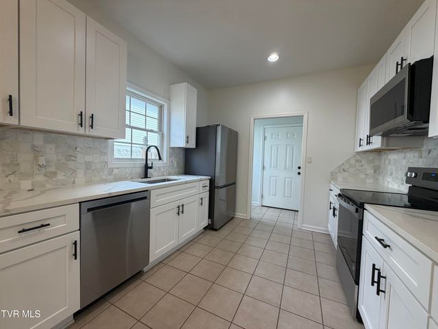 25 Bedding Place, Johnson City, TN 37604