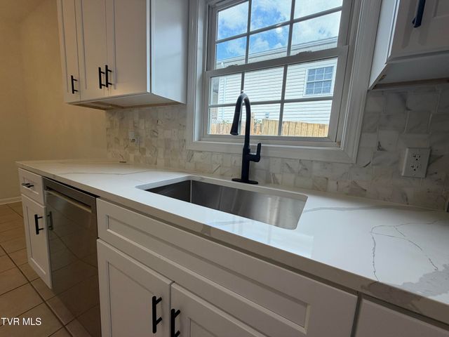 25 Bedding Place, Johnson City, TN 37604
