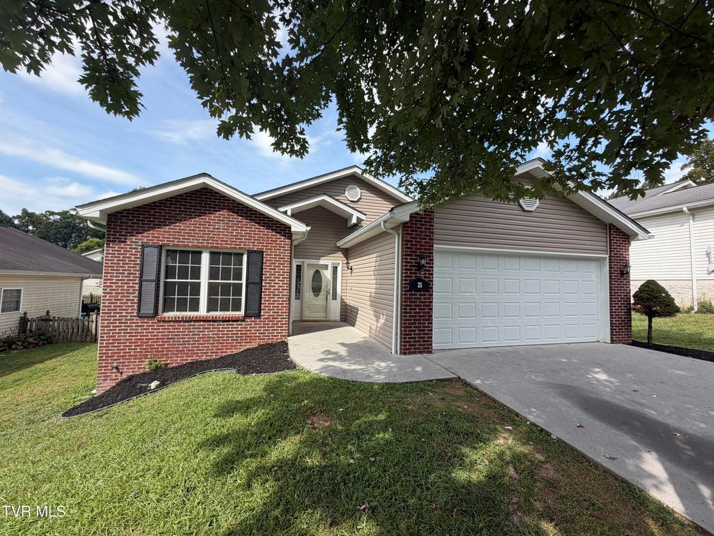 25 Bedding Place, Johnson City, TN 37604