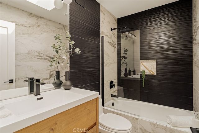 3619 Lowry Road, Los Angeles, CA 90027