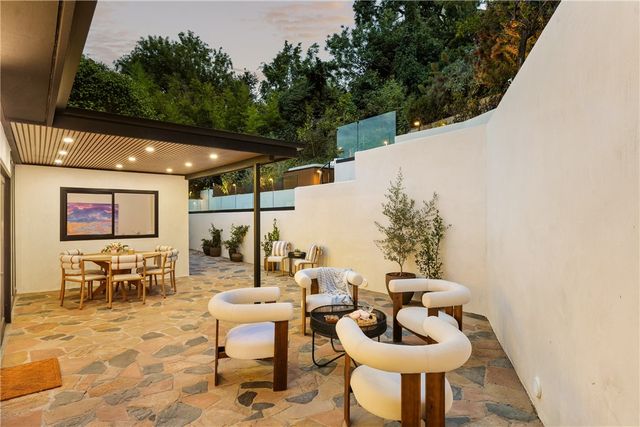 3619 Lowry Road, Los Angeles, CA 90027