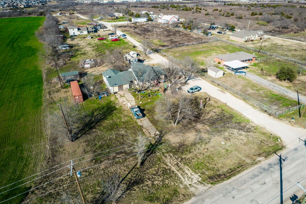1621 E County Road 109 B, Venus, TX 76084