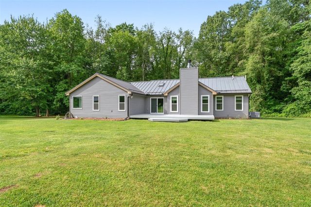 5205 F Drive, East Leroy, MI 49051
