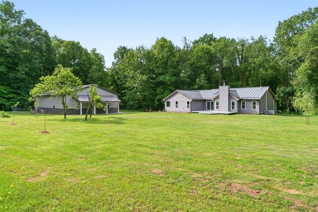 5205 F Drive, East Leroy, MI 49051