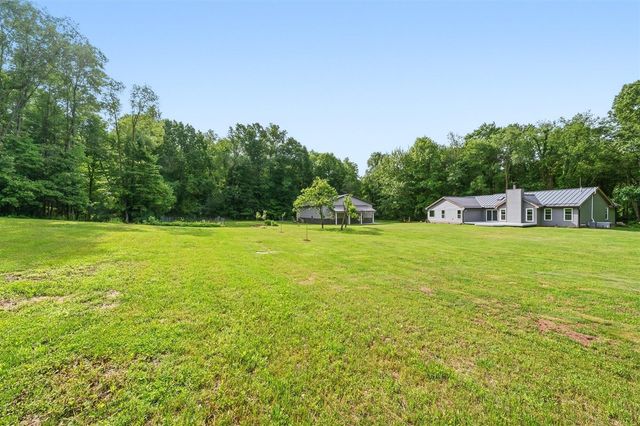 5205 F Drive, East Leroy, MI 49051