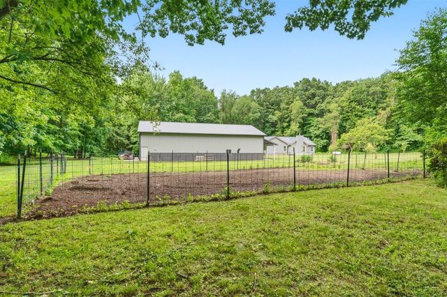 5205 F Drive, East Leroy, MI 49051