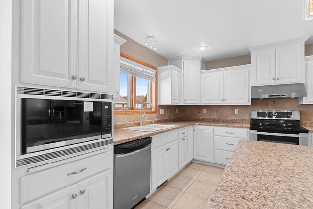 3585 GLEN ABBEY DRIVE, Green Bay, WI 54311