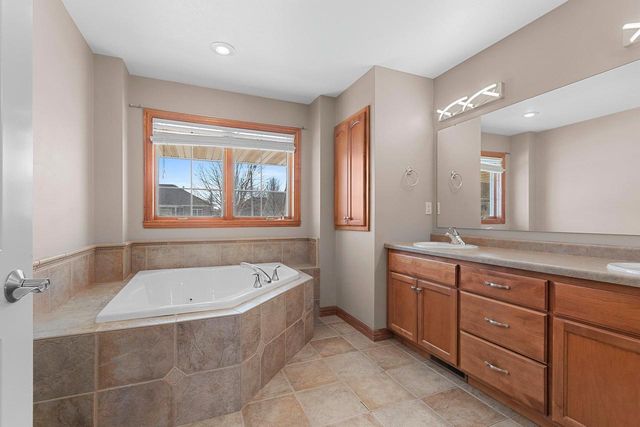 3585 GLEN ABBEY DRIVE, Green Bay, WI 54311