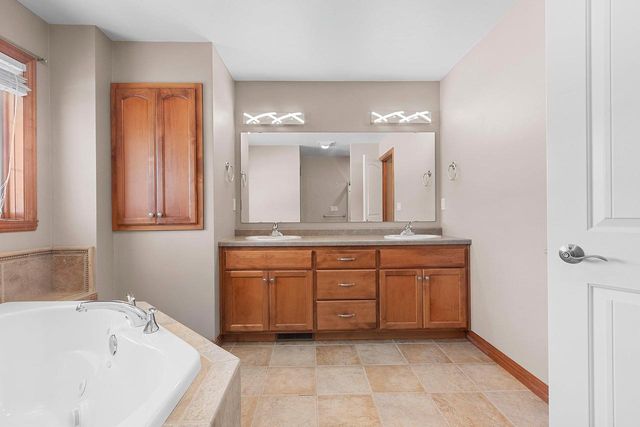 3585 GLEN ABBEY DRIVE, Green Bay, WI 54311