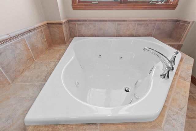 3585 GLEN ABBEY DRIVE, Green Bay, WI 54311