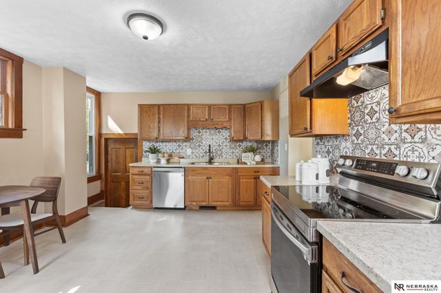 1112 N 31st Avenue, Omaha, NE 68131