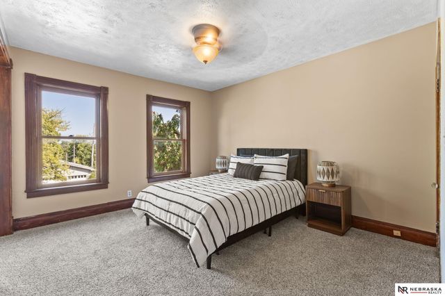 1112 N 31st Avenue, Omaha, NE 68131