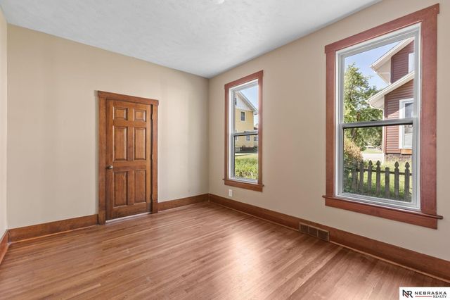 1112 N 31st Avenue, Omaha, NE 68131