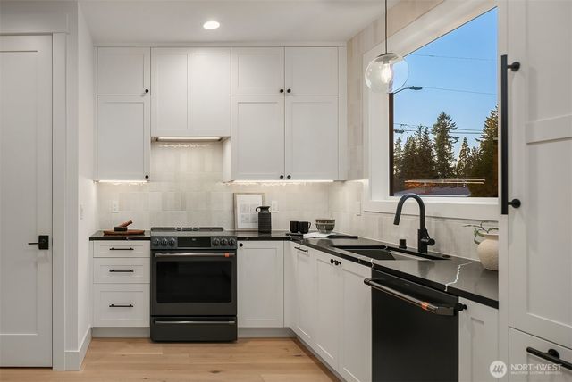 7020 127th Avenue NE, Kirkland, WA 98033