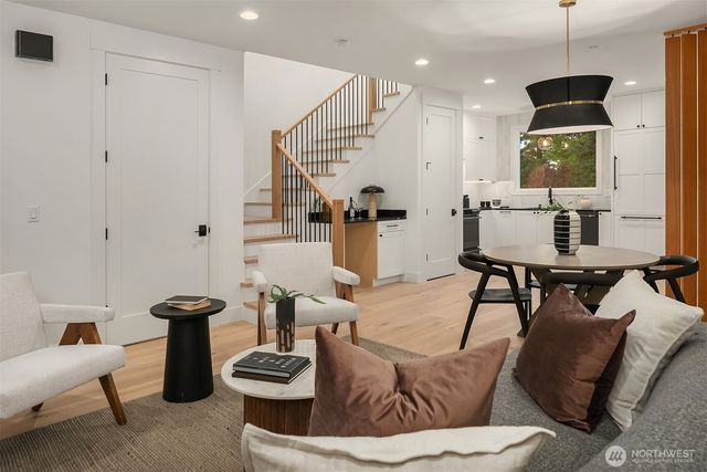 7020 127th Avenue NE, Kirkland, WA 98033