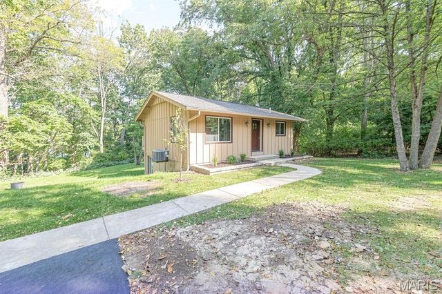 2 Country Hill Lane, Belleville, IL 62221