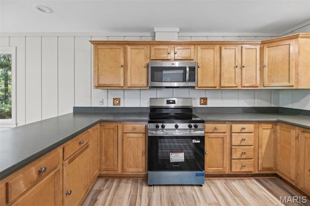 2 Country Hill Lane, Belleville, IL 62221