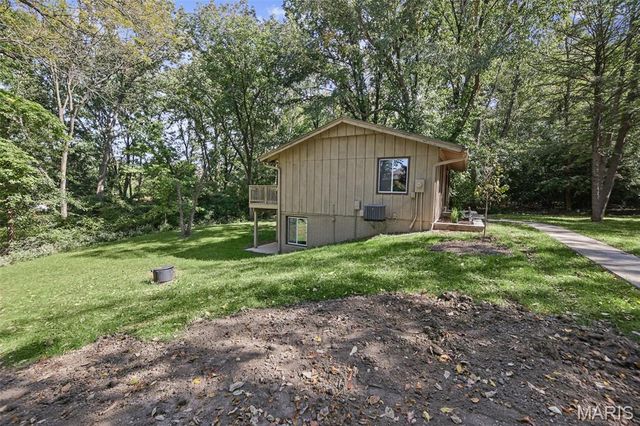 2 Country Hill Lane, Belleville, IL 62221