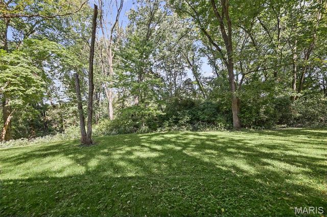 2 Country Hill Lane, Belleville, IL 62221