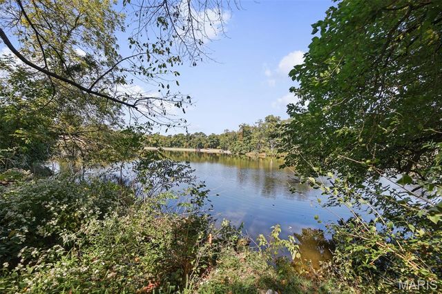 2 Country Hill Lane, Belleville, IL 62221