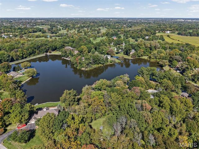 2 Country Hill Lane, Belleville, IL 62221