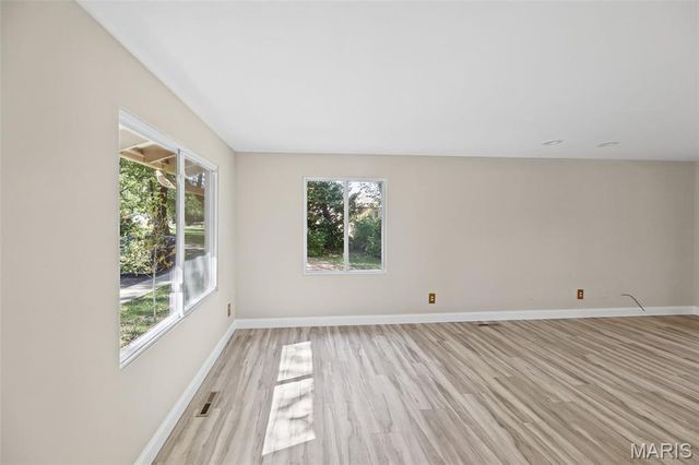 2 Country Hill Lane, Belleville, IL 62221