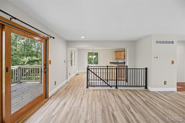 2 Country Hill Lane, Belleville, IL 62221