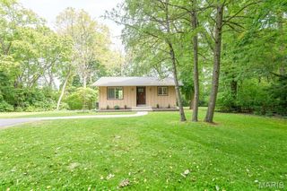 2 Country Hill Lane, Belleville, IL 62221