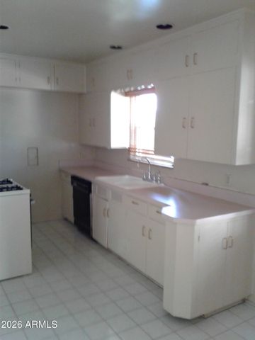 550 W CAMBRIDGE Avenue, Phoenix, AZ 85003